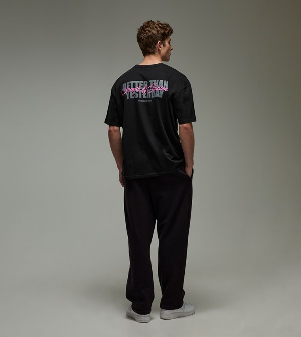 بوهو مان - أسود Round Neck T-Shirts