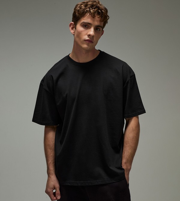 بوهو مان - أسود Round Neck T-Shirts