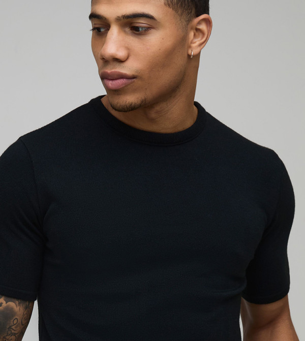 بوهو مان بوهو مان - أسود Round Neck T-Shirts