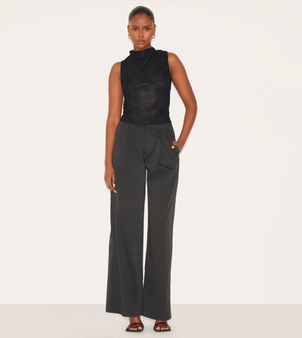 PrettyLittleThing PrettyLittleThing - Black Cropped Tops