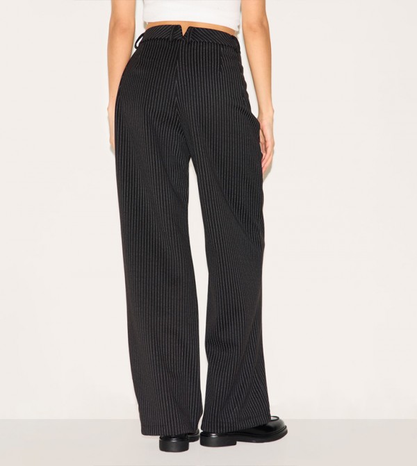 PrettyLittleThing - Black Casual Pants