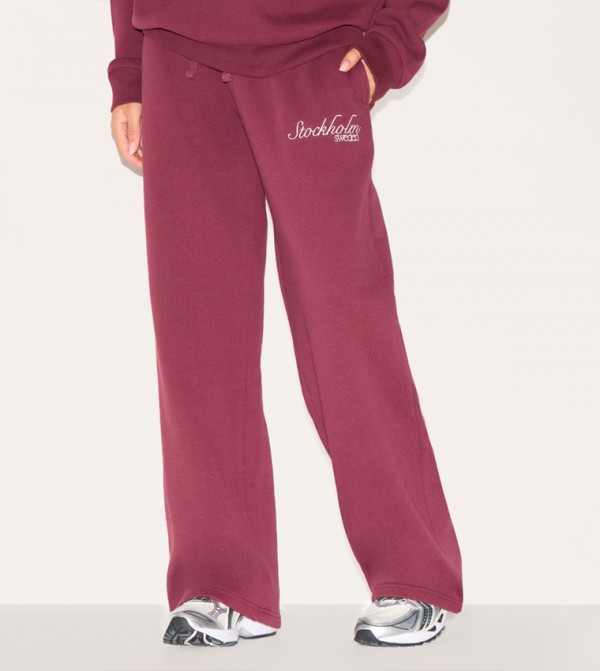 PrettyLittleThing  - Burgundy Sweatpants