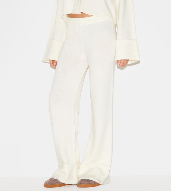 PrettyLittleThing PrettyLittleThing - Cream Casual Pants