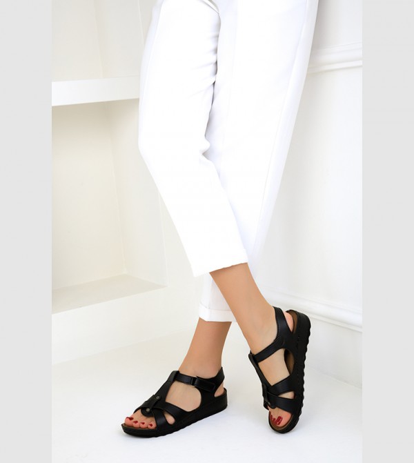 SOHO - Outlet  - Black Flat Sandals