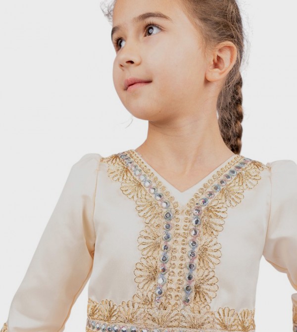 ددانييلا - كريمي ملابس تقليدية