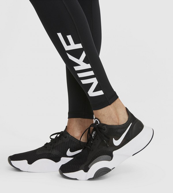 نايك  - أسود ليقنز