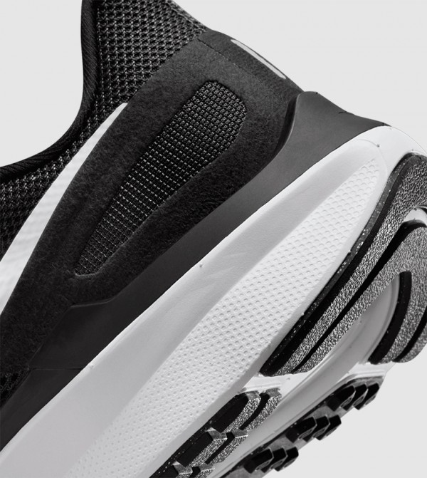 نايك ملابس رياضية - أسود أحذية الجري