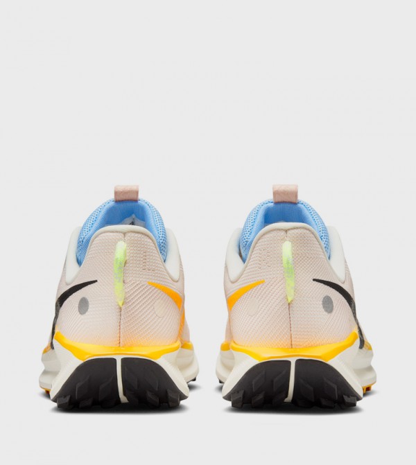 Nike Nike - Beige Running Shoes