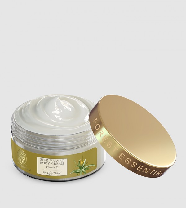 فوريست إيسينشالز  كريمات الوجه ومنتجات الترطيب  - شفاف  Day And Night Cream