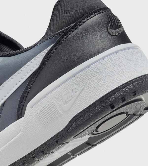Nike Nike - Black Low Top