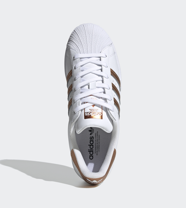 اديداس  - أبيض أحذية برقبة منخفضة 