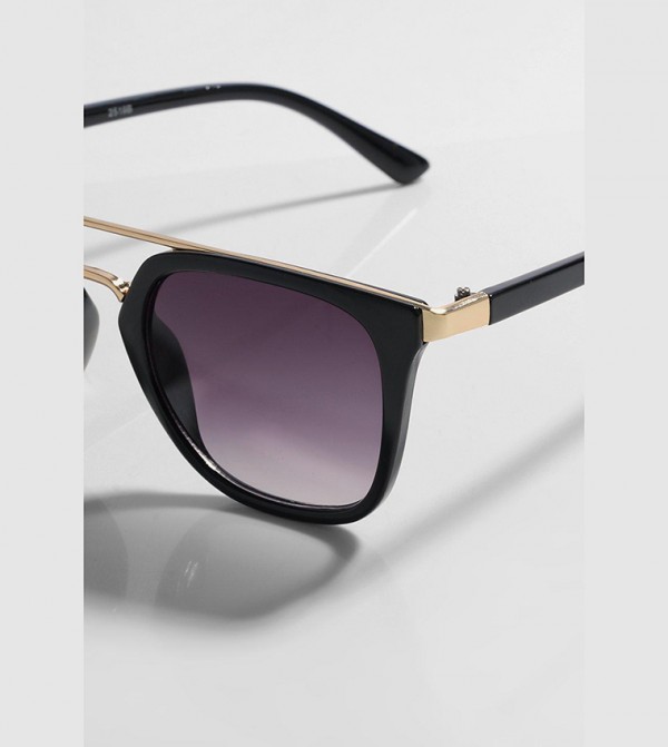 boohoo  Sunglasses - Black undefined