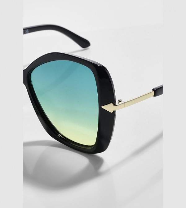 boohoo  Sunglasses - Black undefined