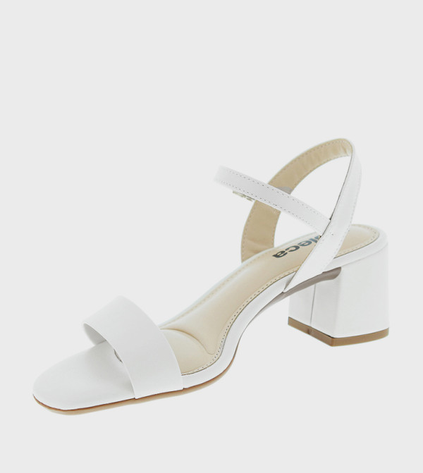 Moleca Moleca - Off White Heels