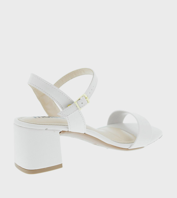 Moleca Moleca - Off White Heels