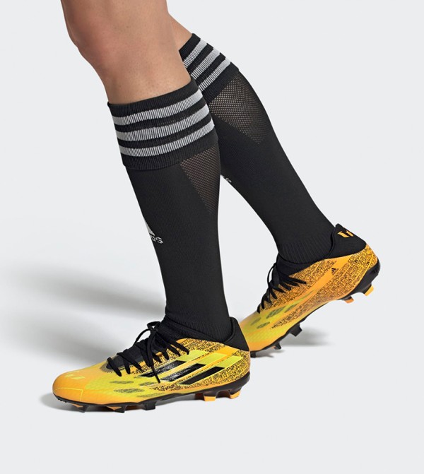 اديداس أحذية كرة قدم - أسود كرة القدم