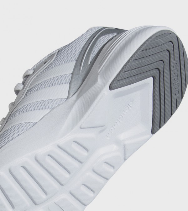 اديداس اديداس - رمادي أحذية برقبة منخفضة 