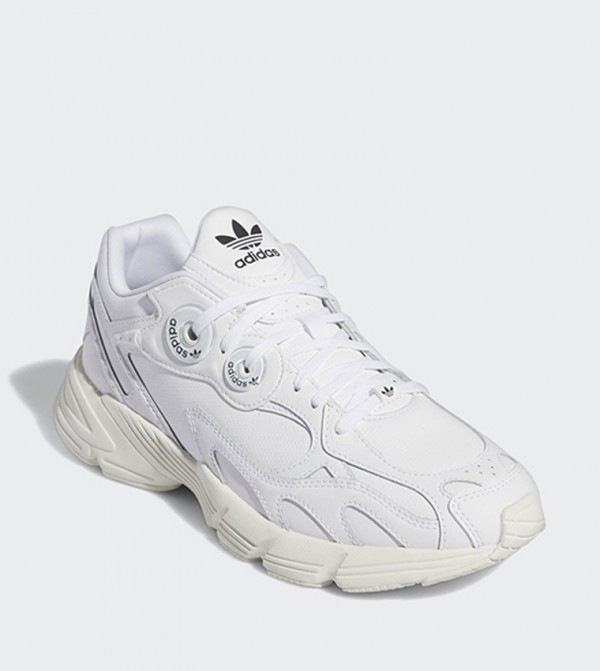 اديداس الرياضة   - أبيض أحذية الجري