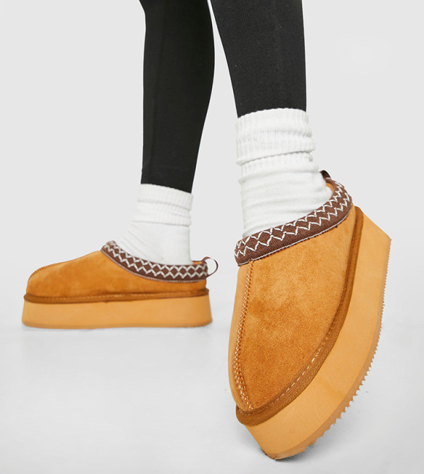 بوهو بوهو - بني  صنادل