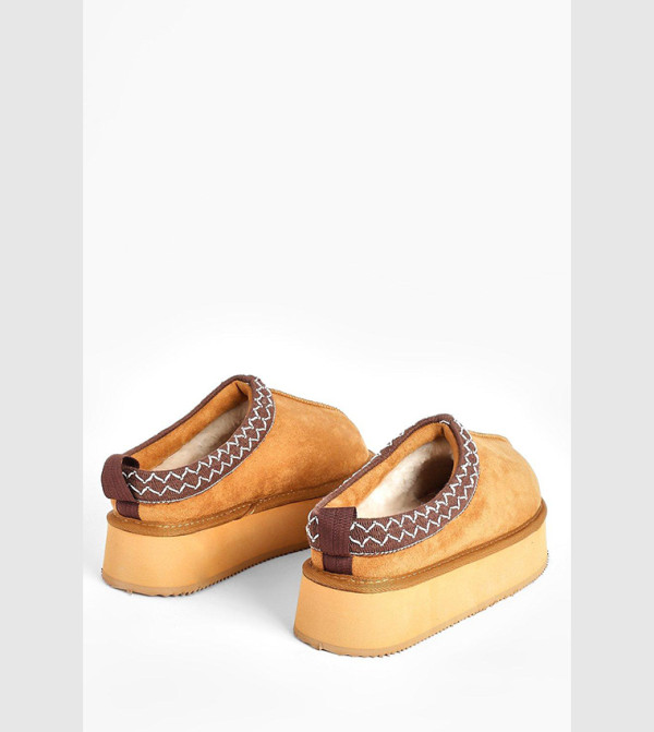 بوهو بوهو - بني  صنادل