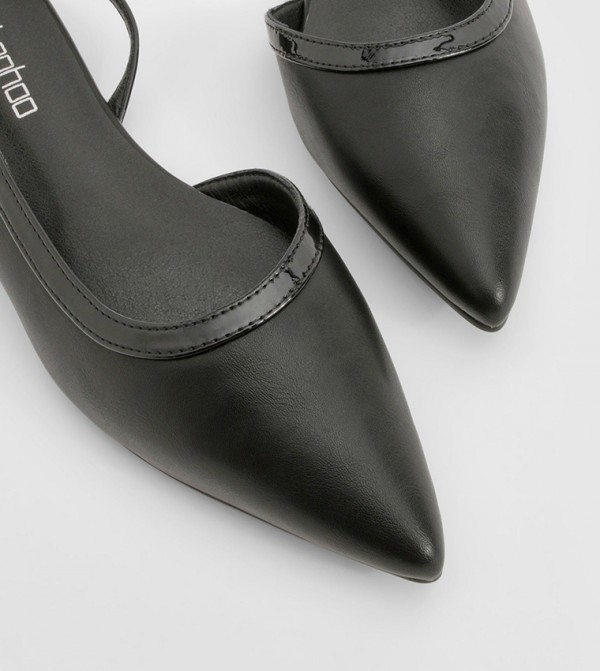 boohoo  Flat Shoes - Black undefined