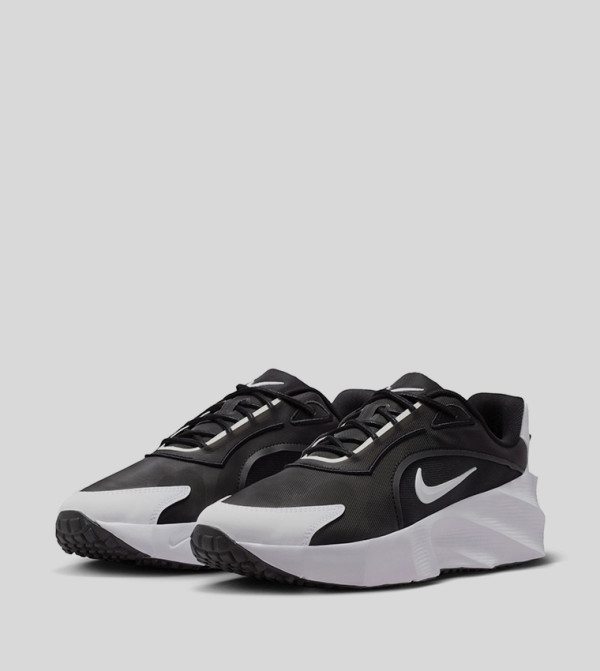 Nike - Black Low Top