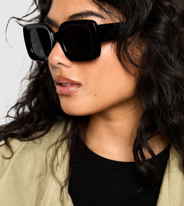 boohoo  Sunglasses - Black undefined
