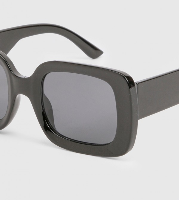 boohoo  Sunglasses - Black undefined