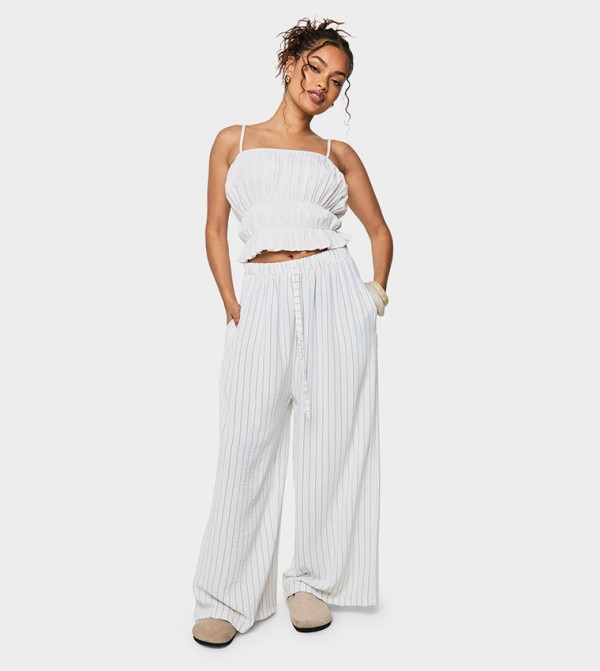 boohoo  Clothing - White Casual Pants
