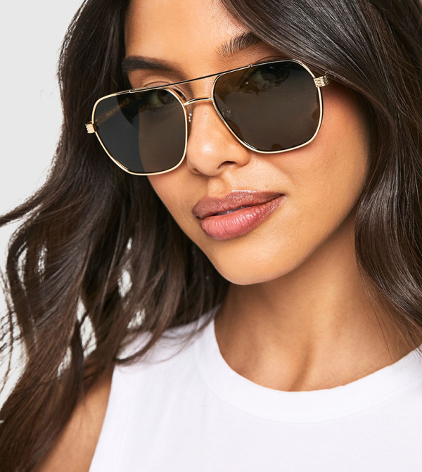 boohoo Sunglasses - Gold undefined