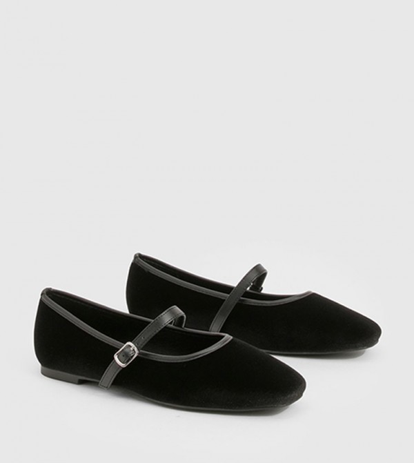 boohoo  Shoes - Black undefined