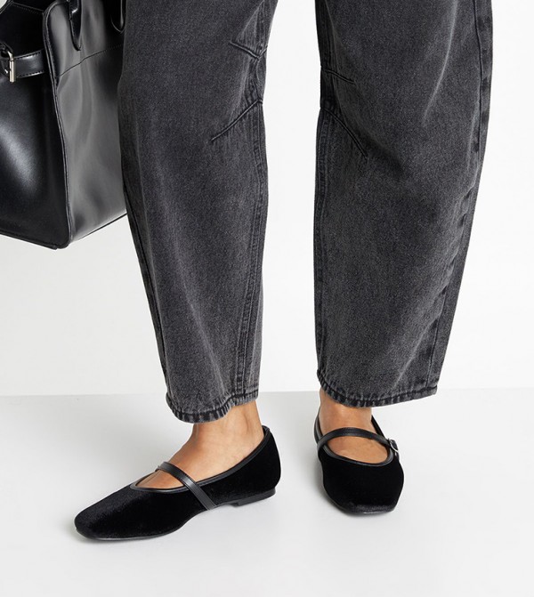 boohoo  Shoes - Black undefined