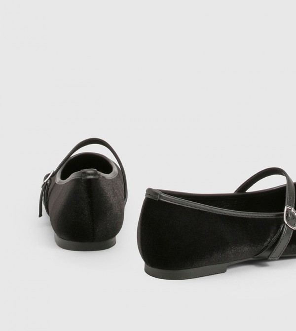 boohoo  Shoes - Black undefined