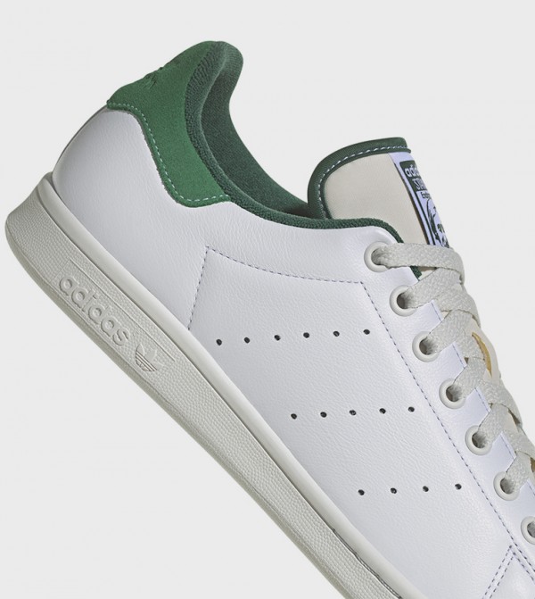 Adidas  Sneakers - White Low Top