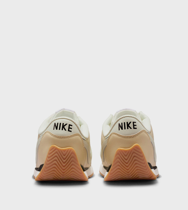 Nike Nike - Beige Low Top