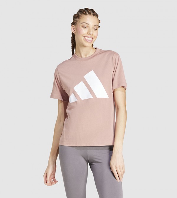 اديداس  ملابس - وردي Short Sleeve T-Shirts