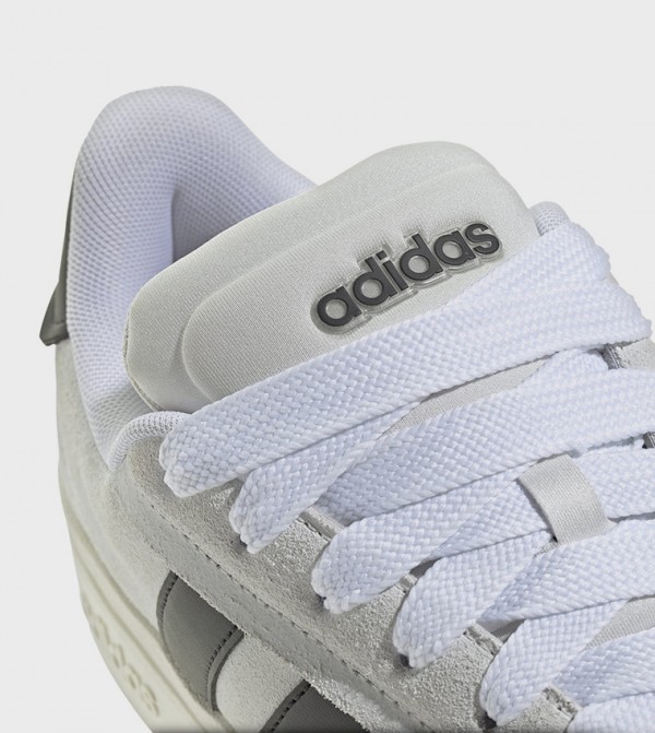 Adidas  Sneakers - White Low Top
