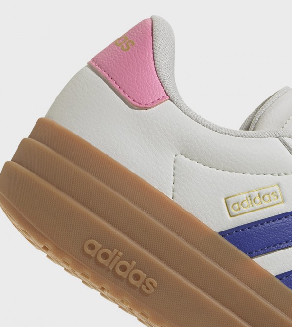 اديداس اديداس - أبيض أحذية برقبة منخفضة 