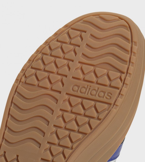 اديداس اديداس - أبيض أحذية برقبة منخفضة 