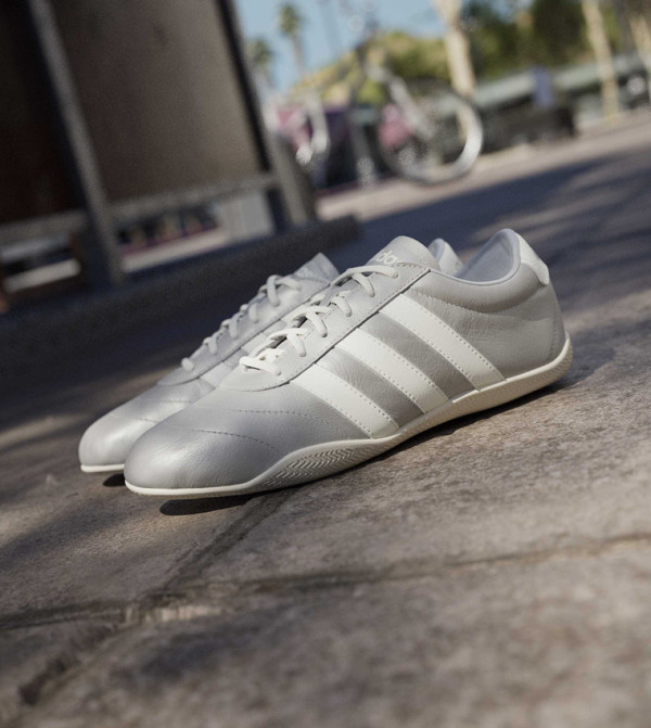 Adidas Sneakers - Silver Low Top