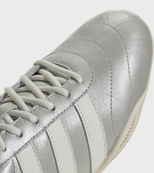 Adidas Sneakers - Silver Low Top