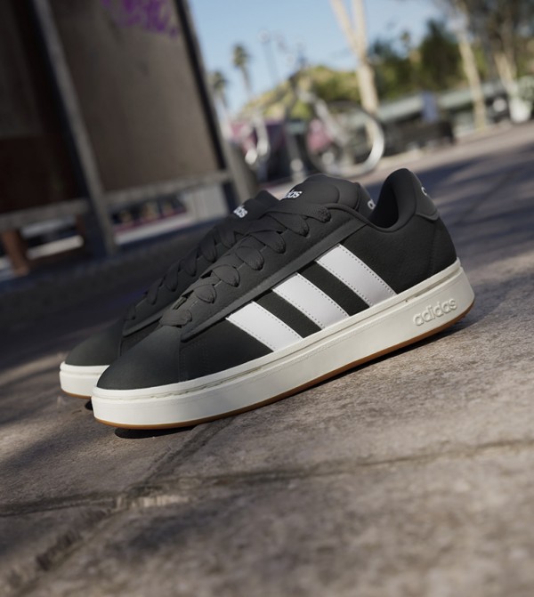 Adidas Adidas - Black Low Top