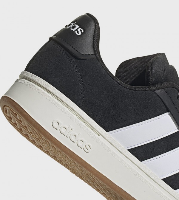 Adidas Adidas - Black Low Top