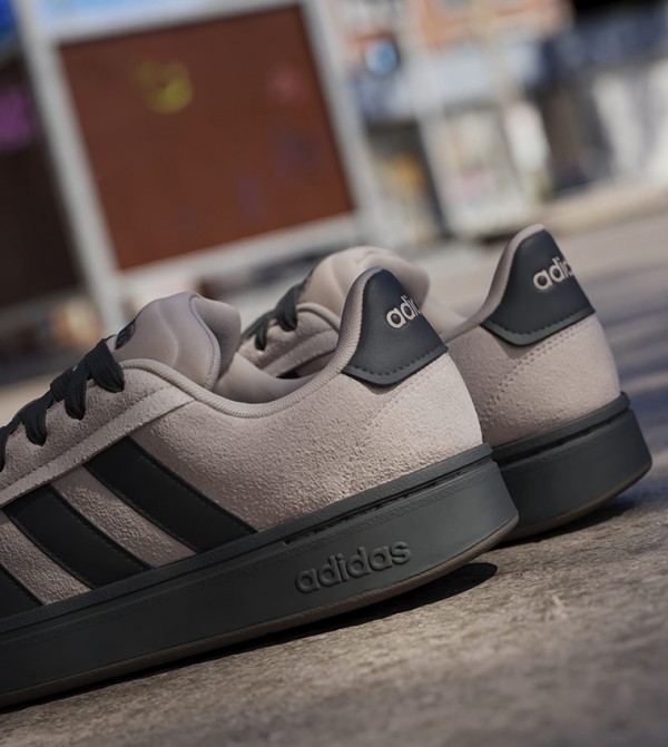 Adidas Adidas - Brown Low Top