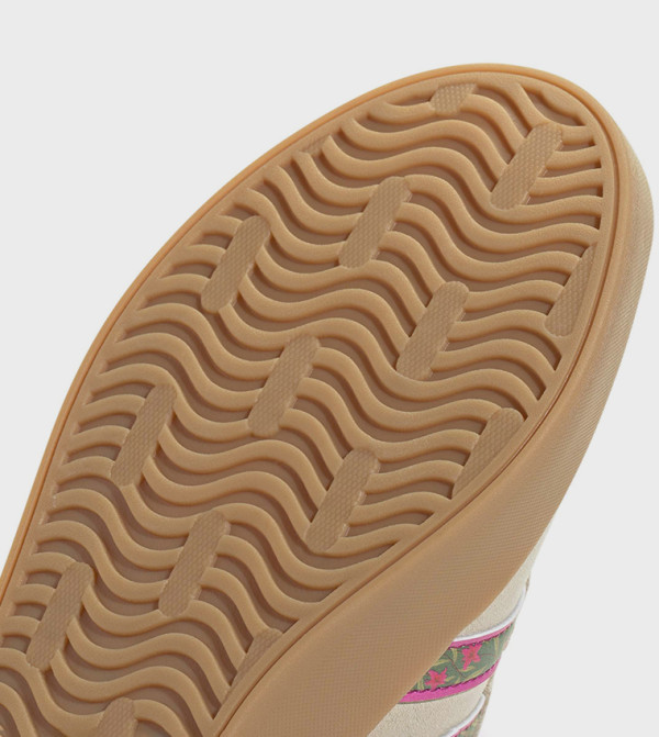 اديداس أحذية سنيكرز - بيج أحذية برقبة منخفضة