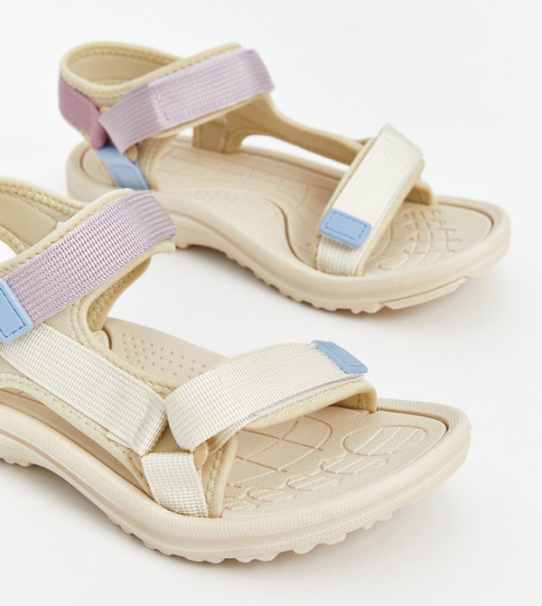 اٍل سي واي كيكي اٍل سي واي كيكي - LIGHT BEIGE صنادل كاجوال