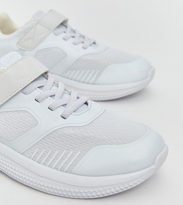 اٍل سي واي كيكي اٍل سي واي كيكي - أبيض أحذية برقبة منخفضة