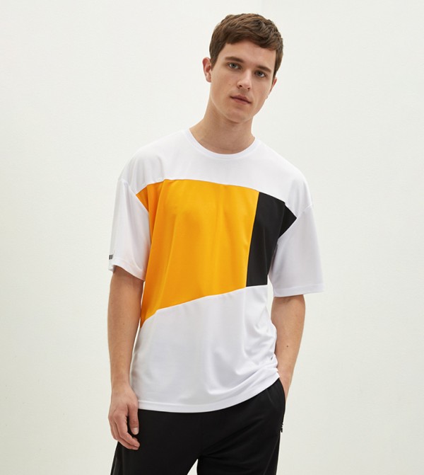 اٍل سي واي كيكي  تيشيرتات  - أبيض  Graphic Tee