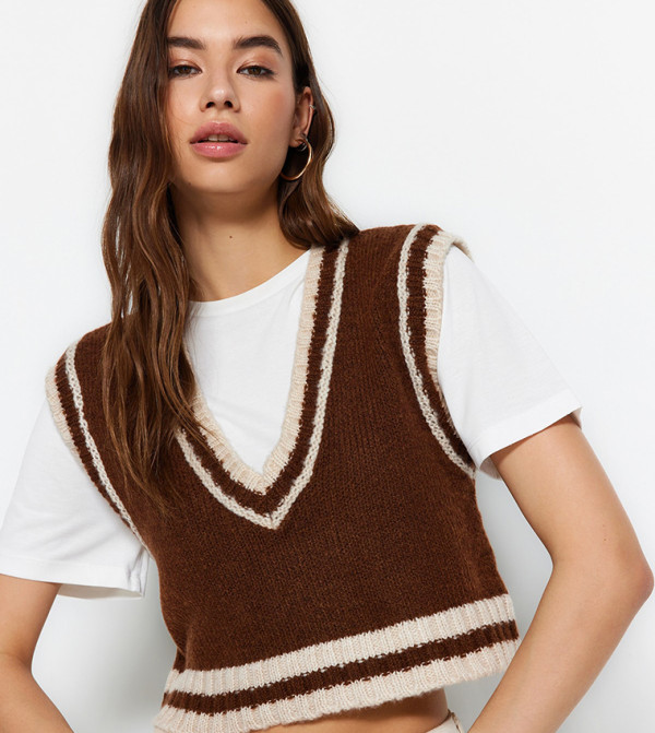 ترينديول ترينديول - بني  Sweaters