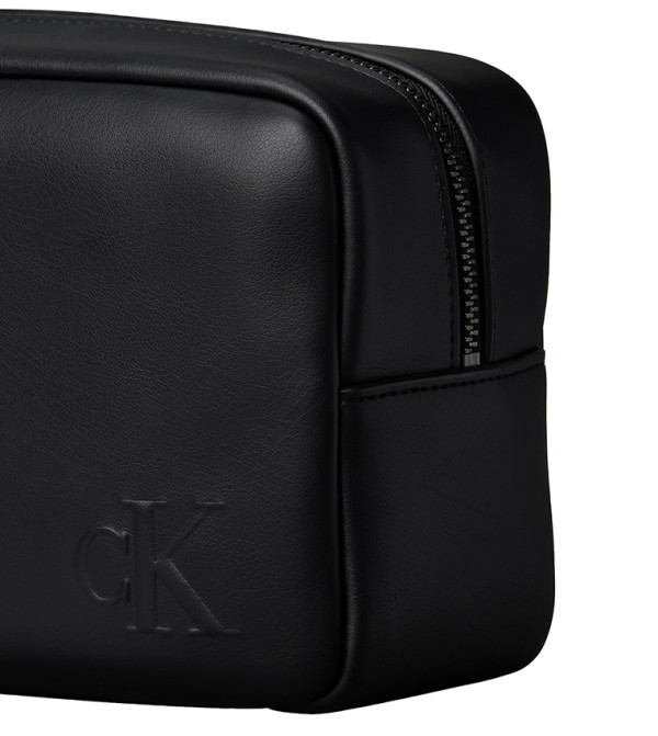 كالفين كلاين كالفين كلاين - أسود حقائب مستلزمات شخصية